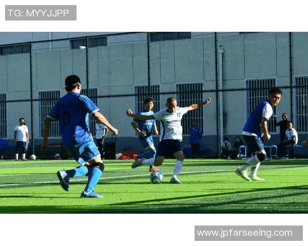 全球足球巨星同台竞技，风采各异引领绿茵场新时代